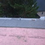 Verlegen der Platten auf einer Drainagematte um die Abführung des Kapillarwassers zu gewährleisten